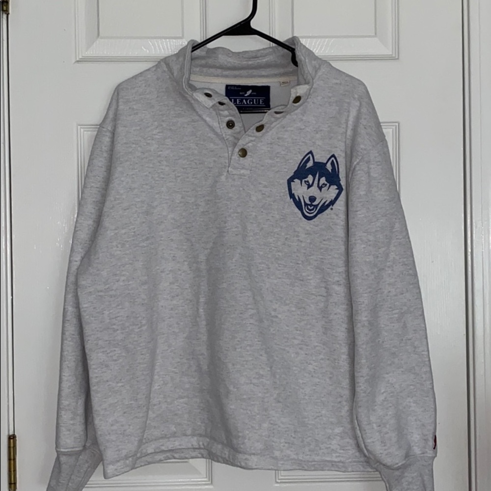 UCONN SWEATSHIRT